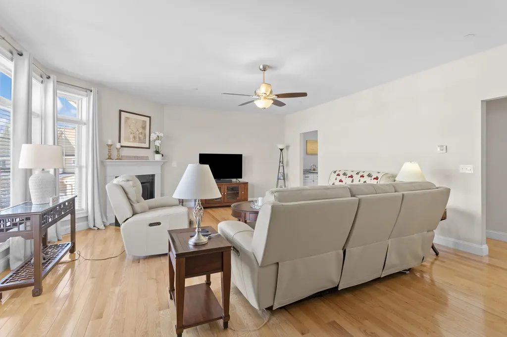 14 Manor Drive Hooksett NH 03106