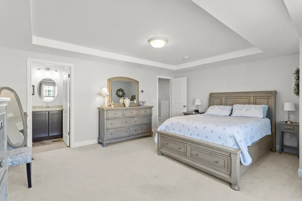 14 Manor Drive Hooksett NH 03106