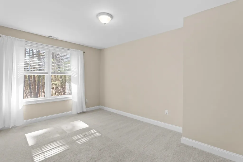 14 Manor Drive Hooksett NH 03106