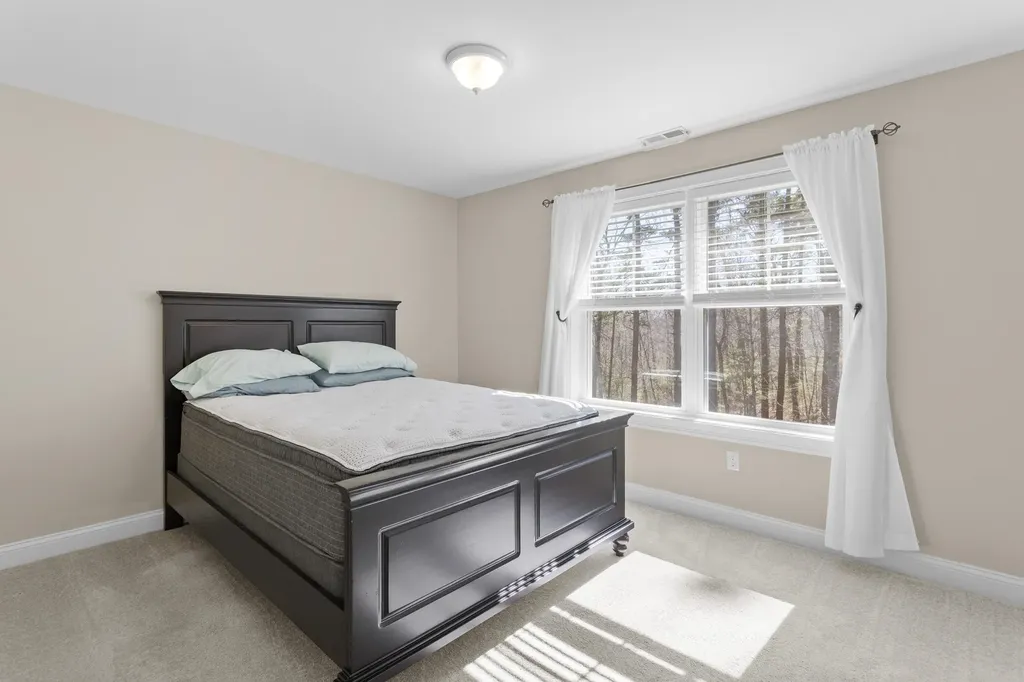 14 Manor Drive Hooksett NH 03106