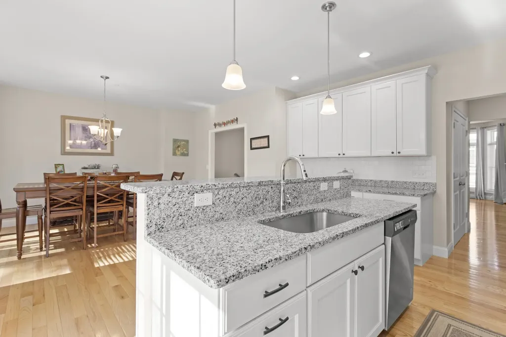 14 Manor Drive Hooksett NH 03106