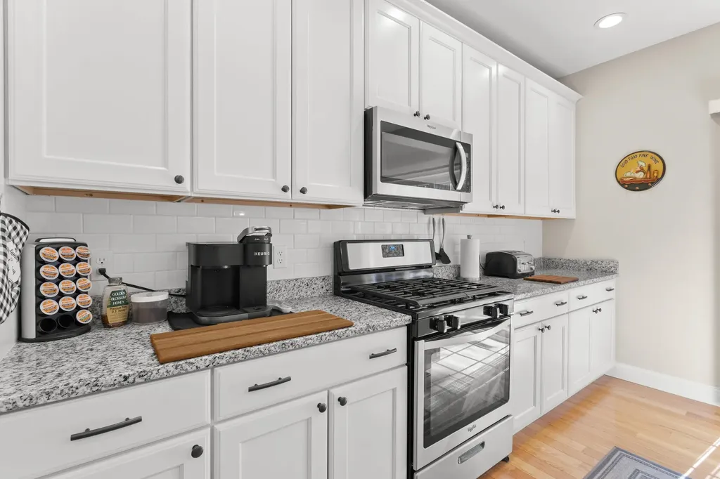 14 Manor Drive Hooksett NH 03106