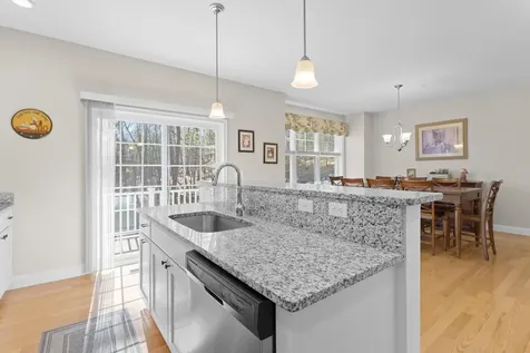 14 Manor Drive Hooksett NH 03106