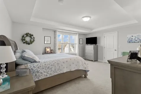 14 Manor Drive Hooksett NH 03106