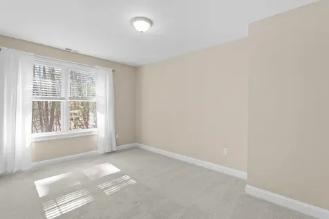 14 Manor Drive Hooksett NH 03106