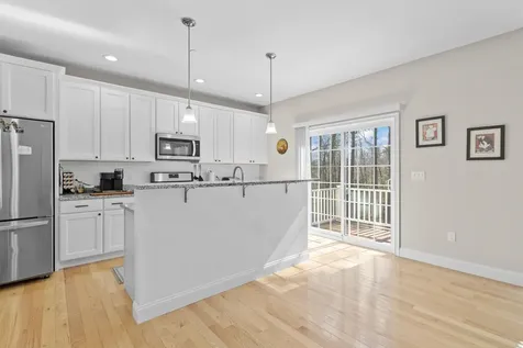 14 Manor Drive Hooksett NH 03106