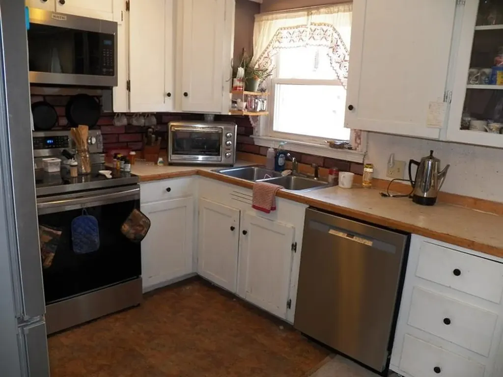 8 Blair Avenue Hillsborough NH 03244
