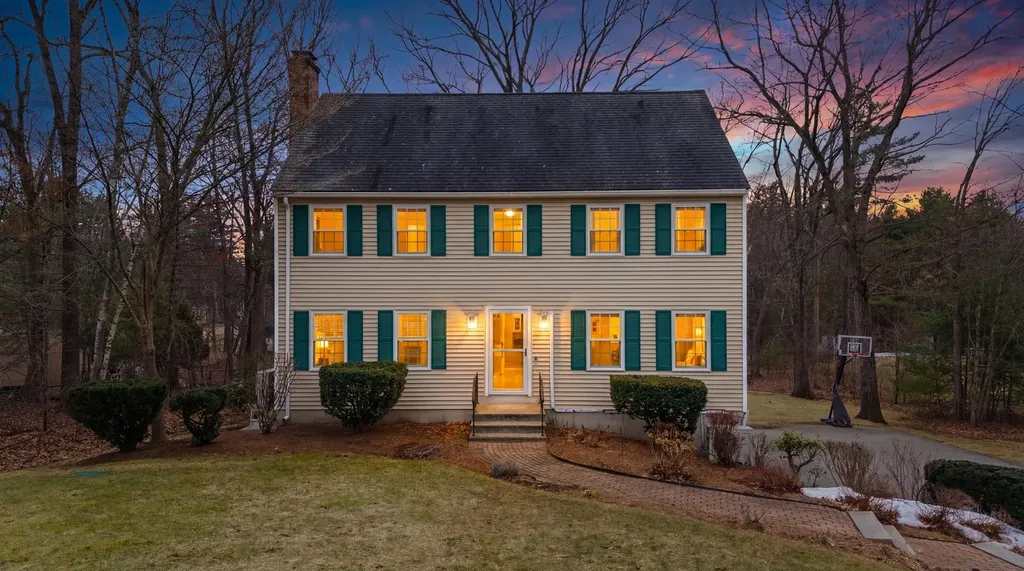 4 Donmac Drive Derry NH 03038