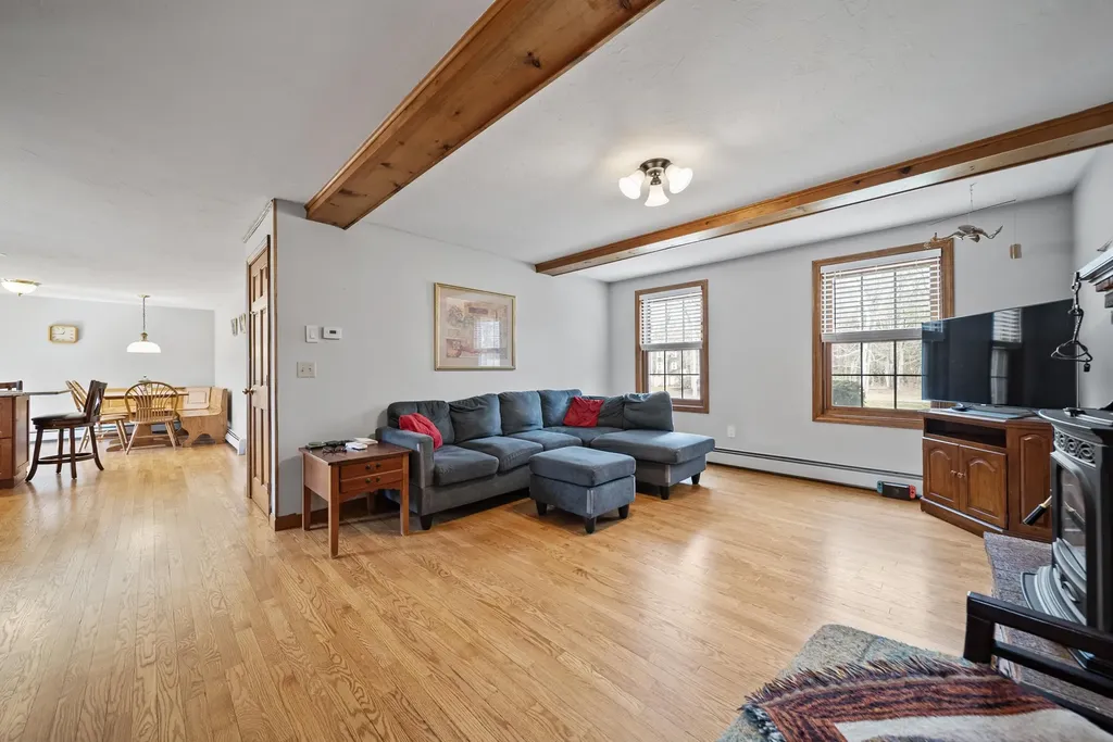4 Donmac Drive Derry NH 03038