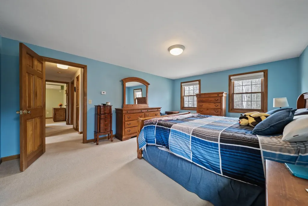4 Donmac Drive Derry NH 03038