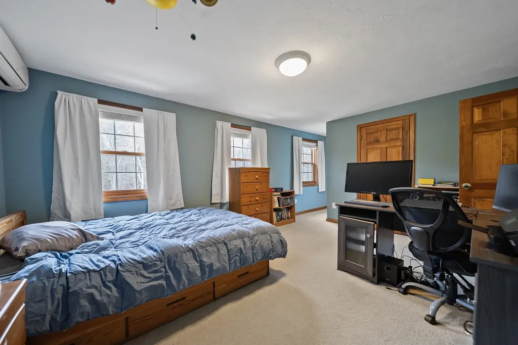 4 Donmac Drive Derry NH 03038