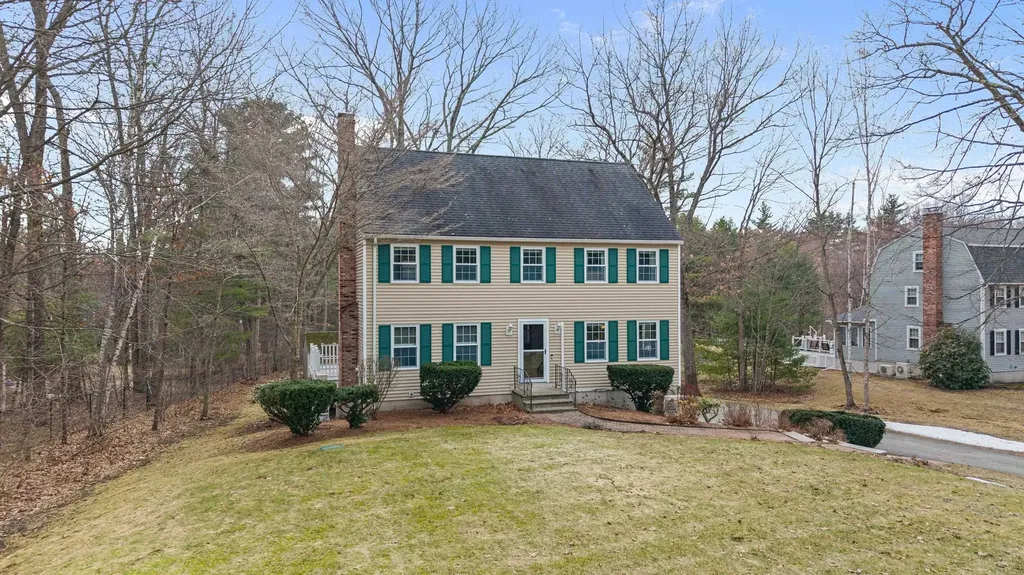 4 Donmac Drive Derry NH 03038