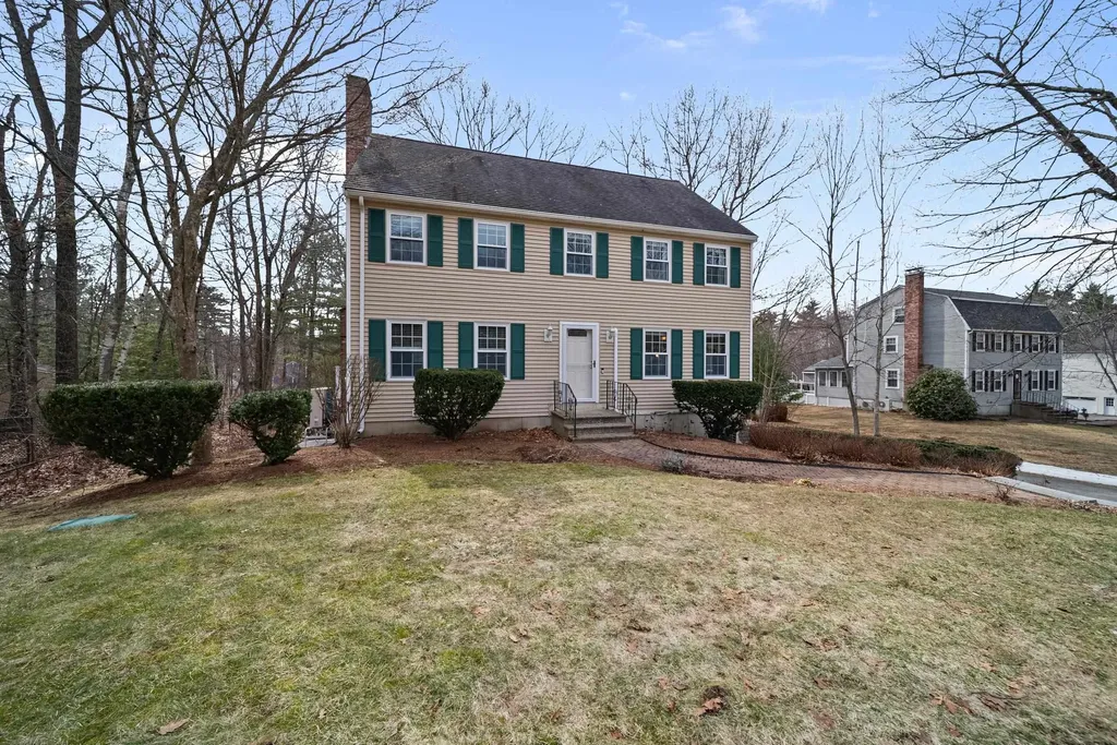 4 Donmac Drive Derry NH 03038