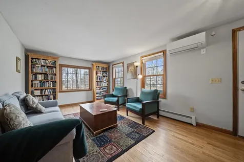 4 Donmac Drive Derry NH 03038