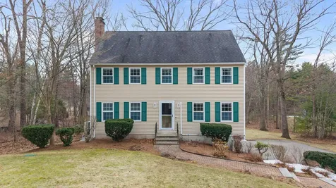 4 Donmac Drive Derry NH 03038