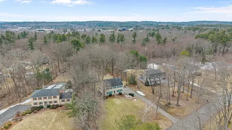 4 Donmac Drive Derry NH 03038