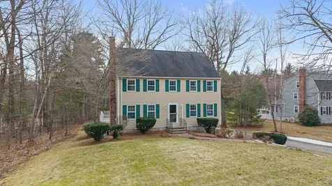 4 Donmac Drive Derry NH 03038