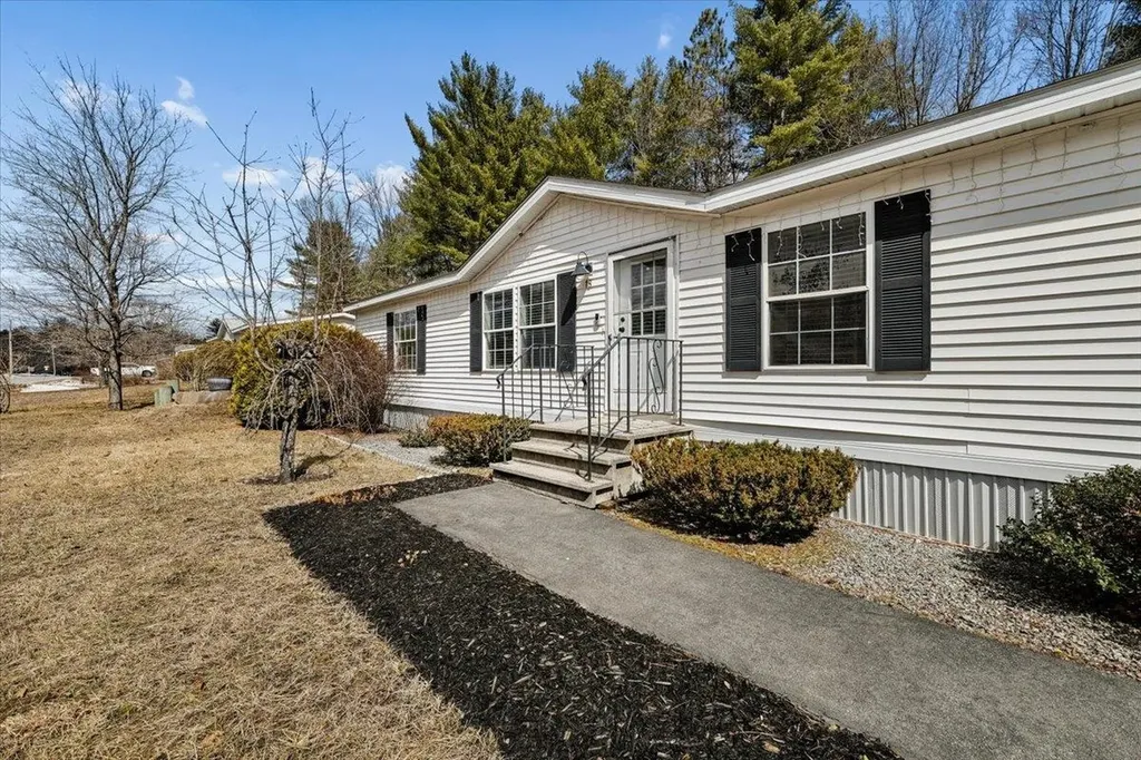 18 Stacey Drive Hopkinton NH 03229