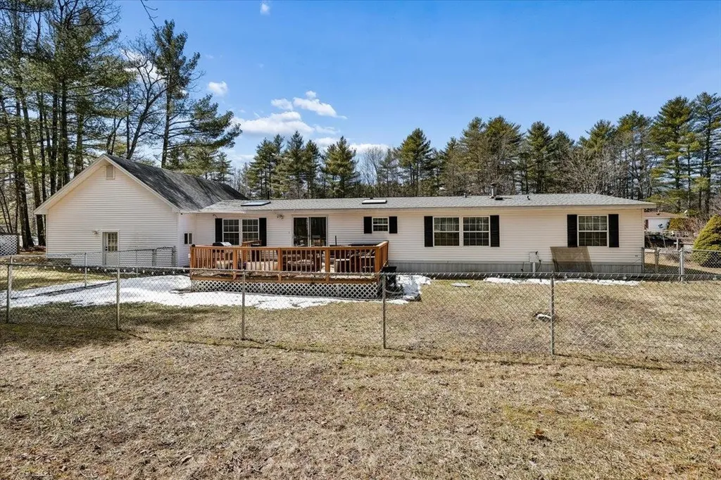 18 Stacey Drive Hopkinton NH 03229