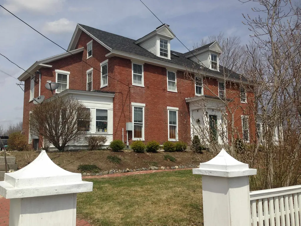 2 Elm Street Newmarket NH 03857