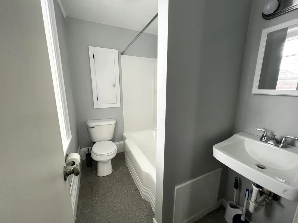 2 Elm Street Newmarket NH 03857