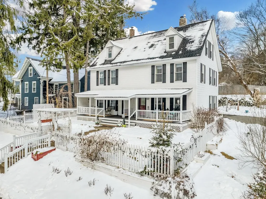 33 Hillview Terrace Littleton NH 03561