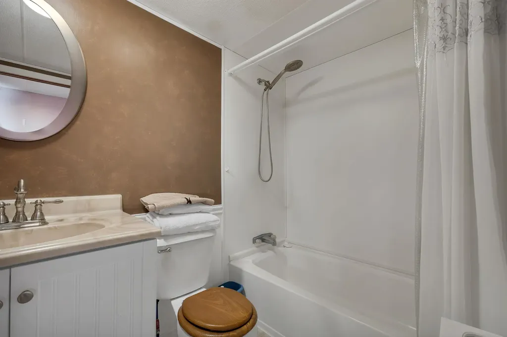 69 Oak Drive North Hampton NH 03862