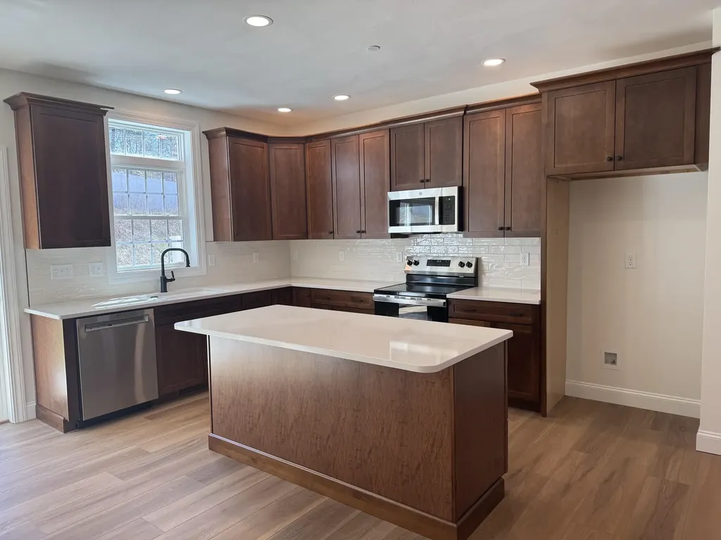 4B Dearborn Circle Goffstown NH 03045