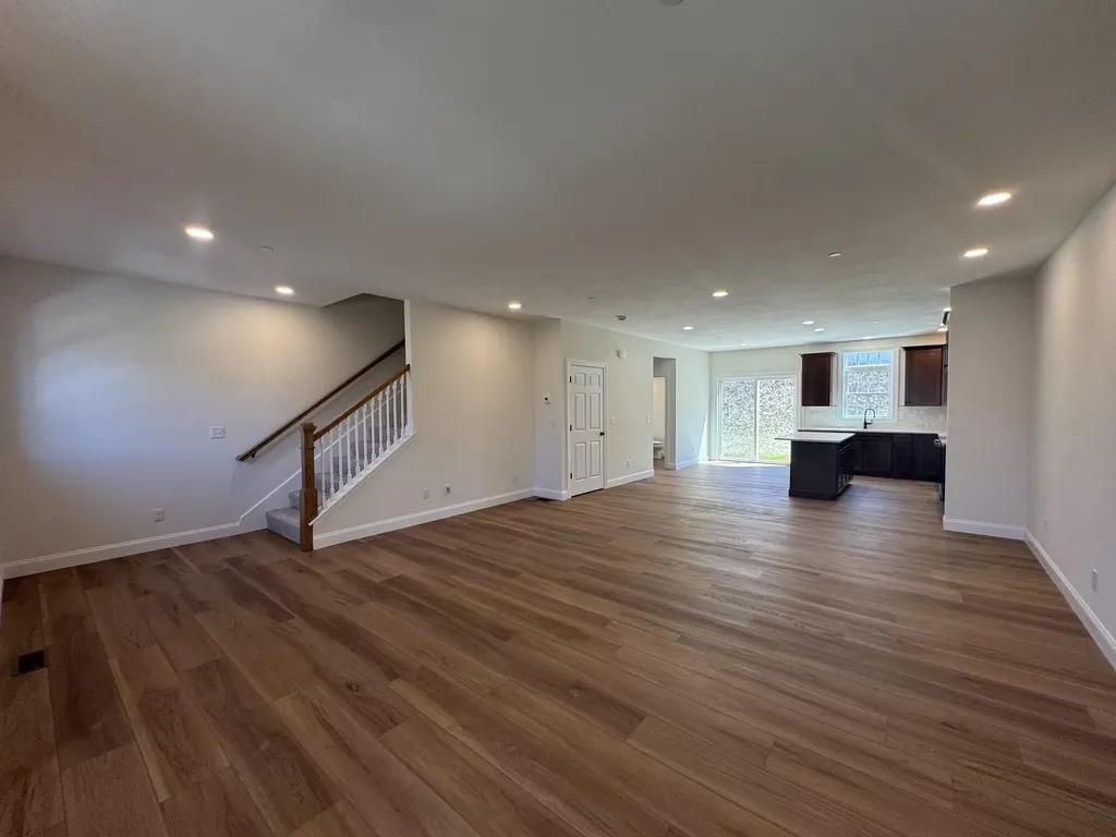 4B Dearborn Circle Goffstown NH 03045
