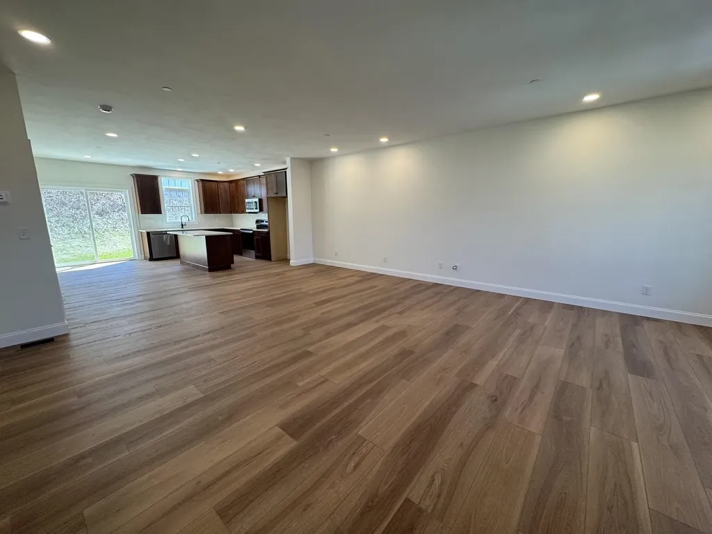4B Dearborn Circle Goffstown NH 03045
