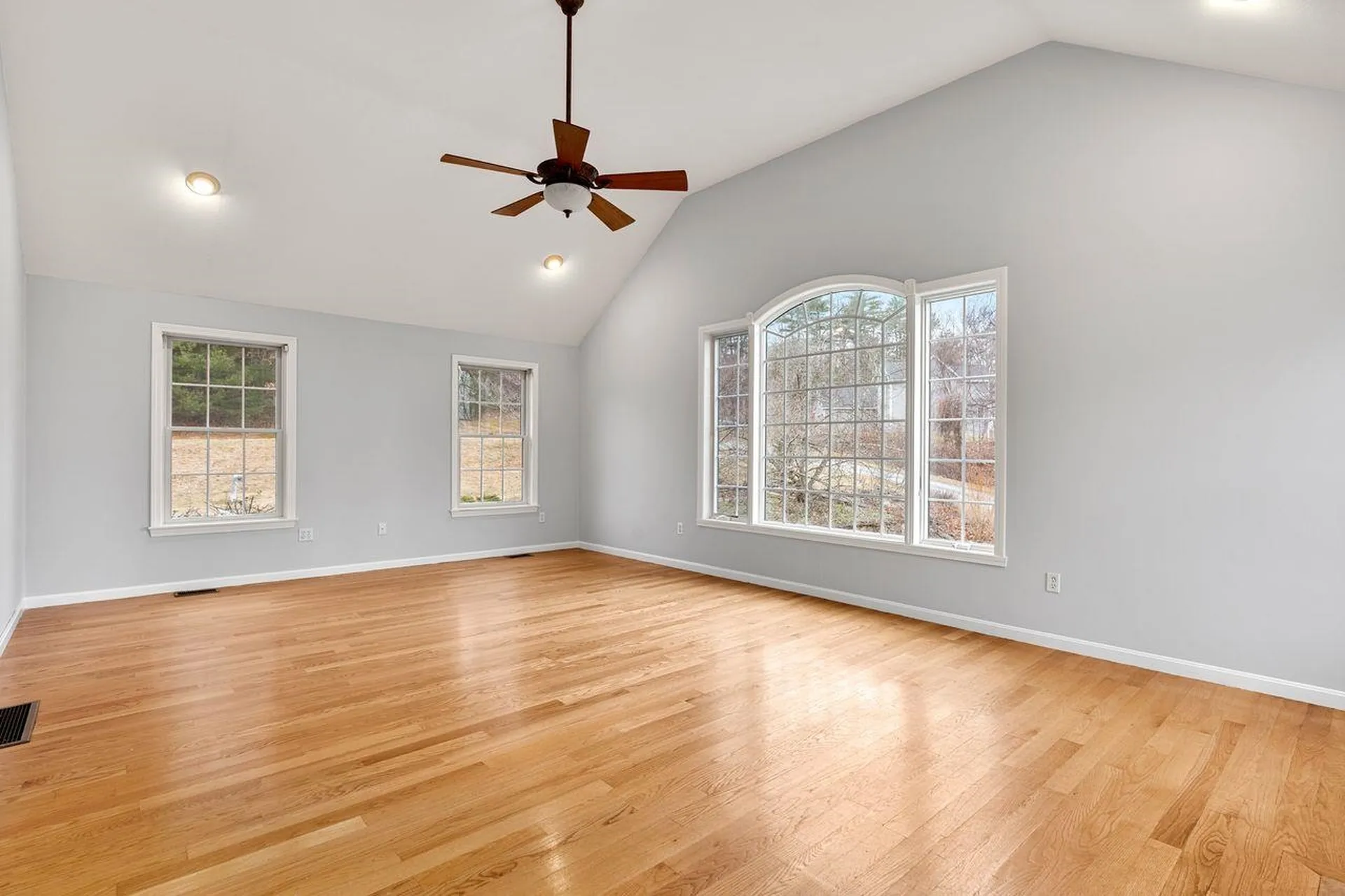 18 Koper Lane Pelham NH 03076