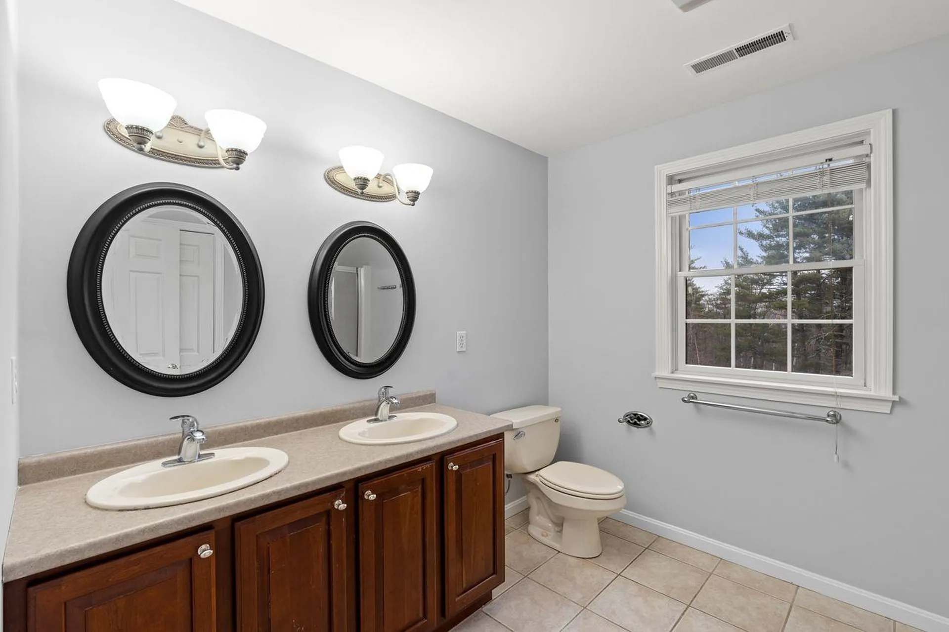 18 Koper Lane Pelham NH 03076