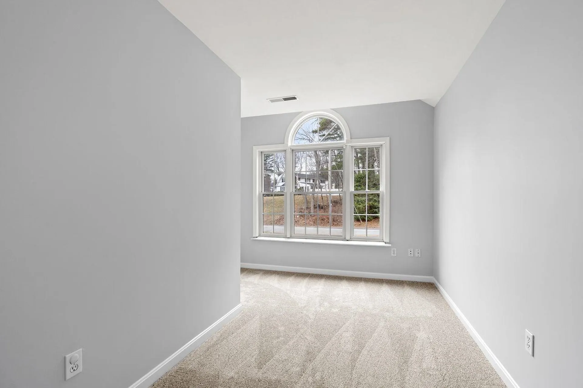 18 Koper Lane Pelham NH 03076