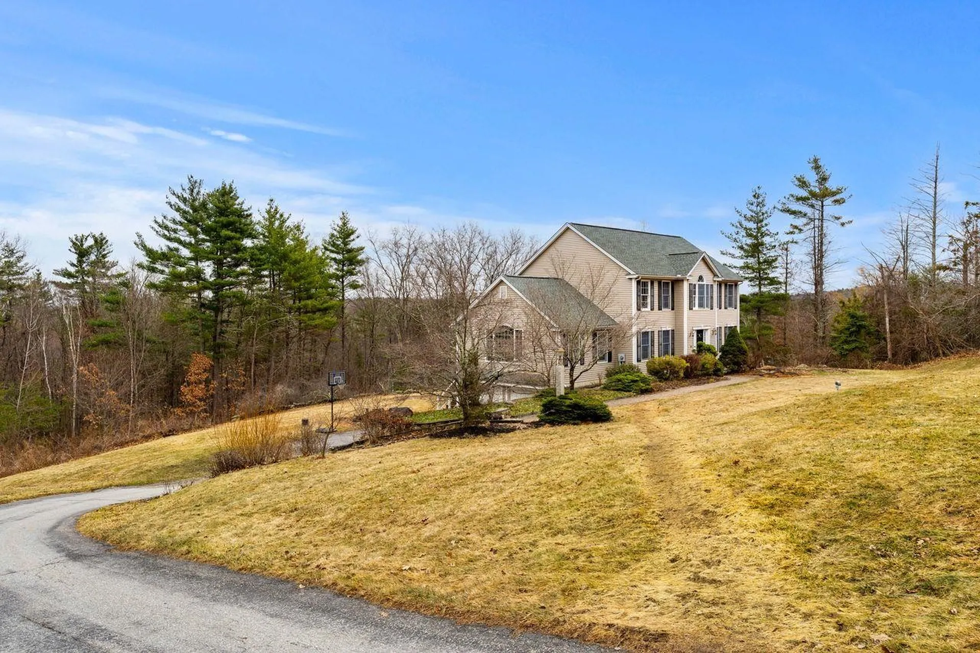 18 Koper Lane Pelham NH 03076