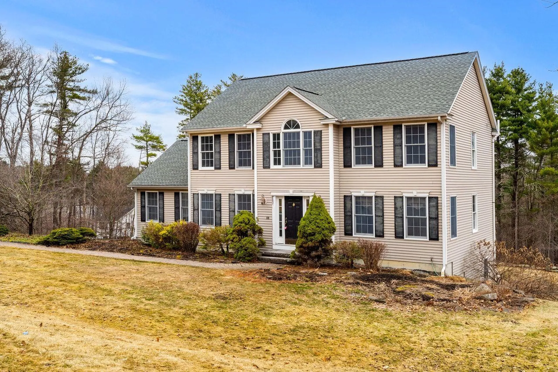 18 Koper Lane Pelham NH 03076