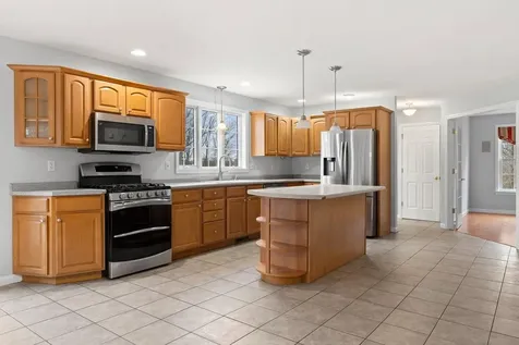 18 Koper Lane Pelham NH 03076