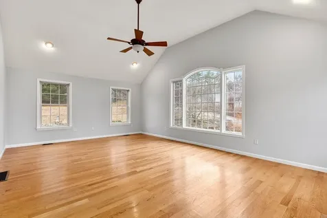 18 Koper Lane Pelham NH 03076