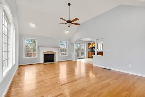 18 Koper Lane Pelham NH 03076