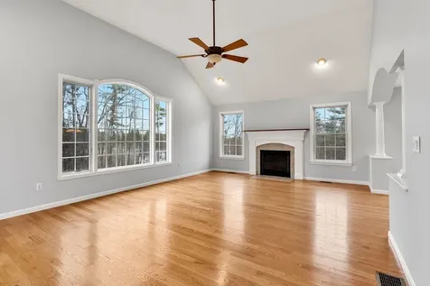 18 Koper Lane Pelham NH 03076