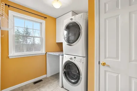 18 Koper Lane Pelham NH 03076