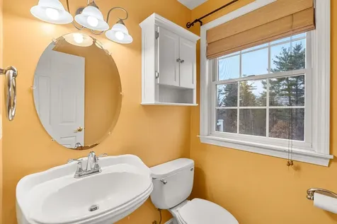 18 Koper Lane Pelham NH 03076