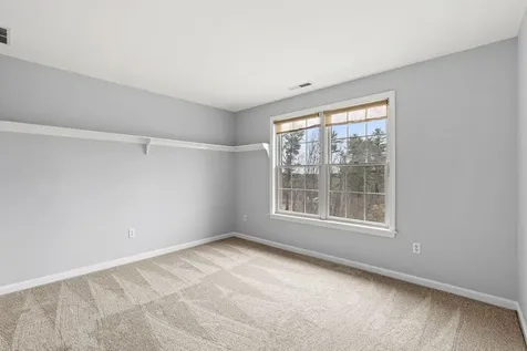 18 Koper Lane Pelham NH 03076