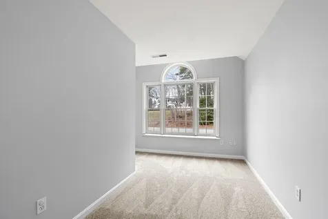 18 Koper Lane Pelham NH 03076