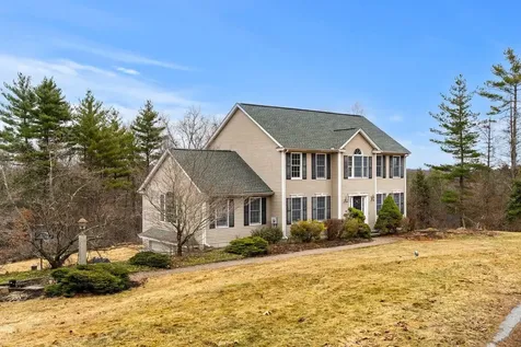 18 Koper Lane Pelham NH 03076