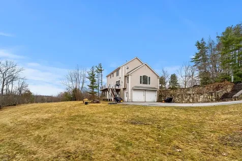 18 Koper Lane Pelham NH 03076