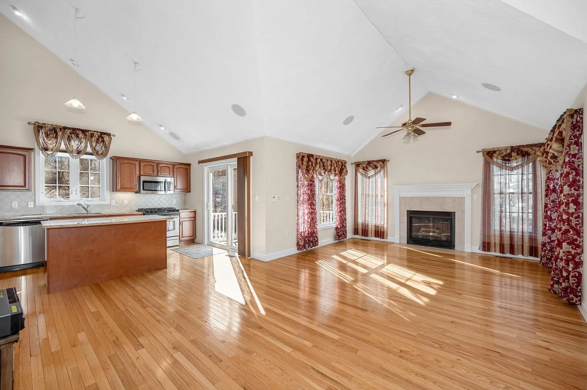 2 Prestwick Trail Nashua NH 03062