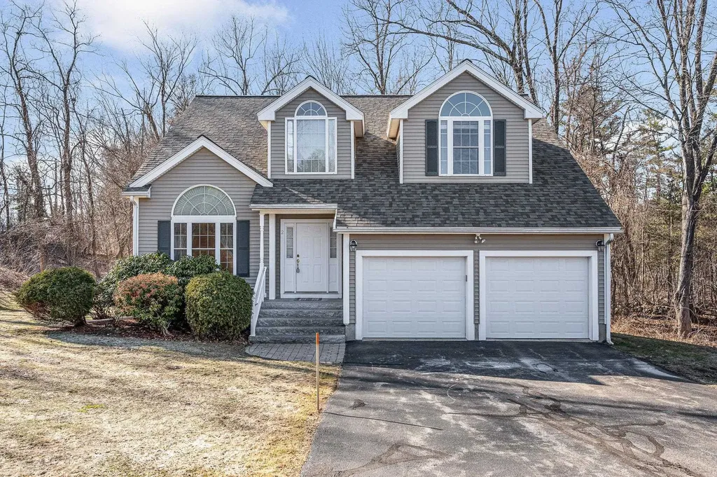 2 Prestwick Trail Nashua NH 03062