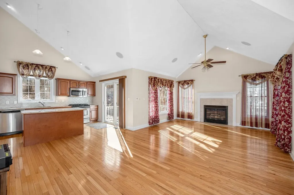 2 Prestwick Trail Nashua NH 03062