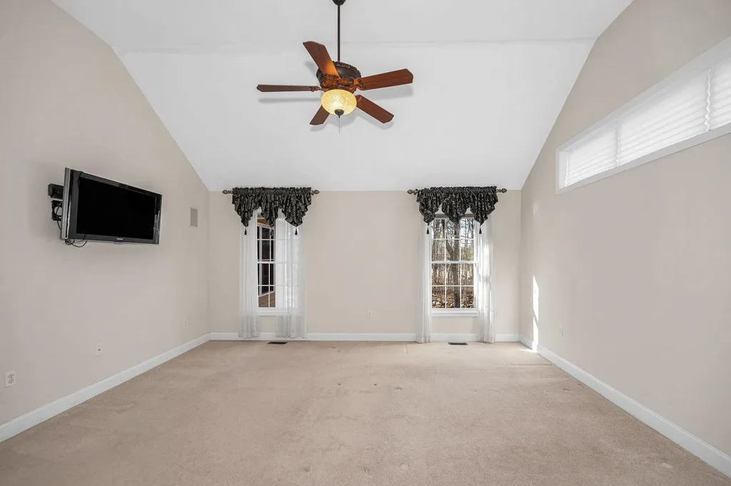 2 Prestwick Trail Nashua NH 03062