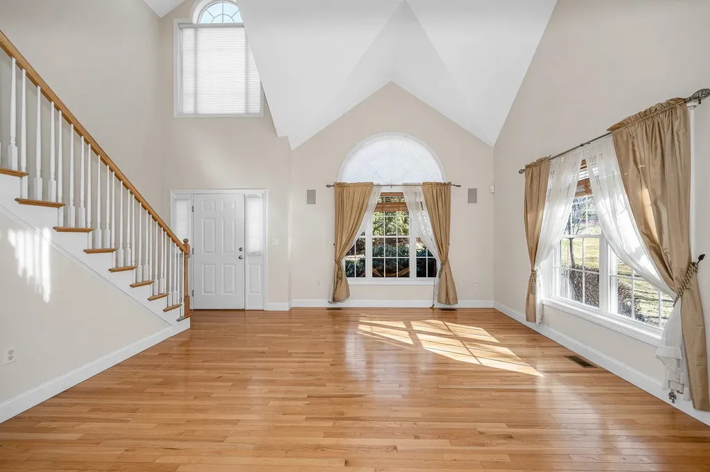2 Prestwick Trail Nashua NH 03062